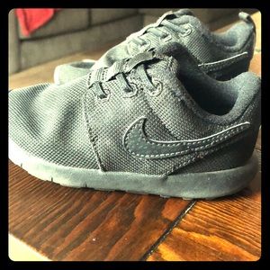 Toddler Nike Roshe’s
